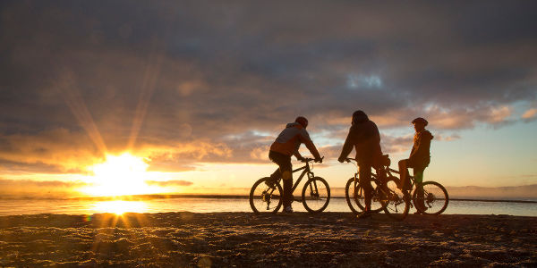 Mountain biking by the great lake Taupo